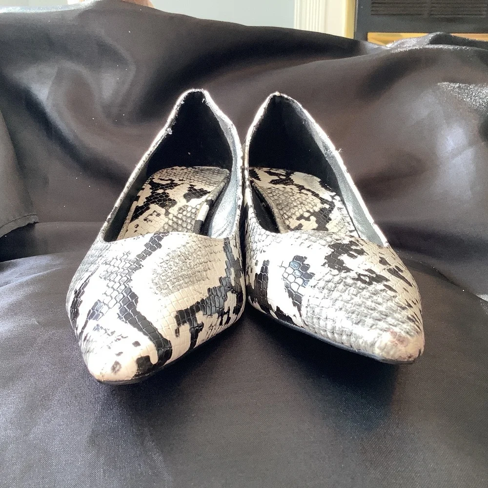 EUC Zara black white‎ snakeskin  print black heels